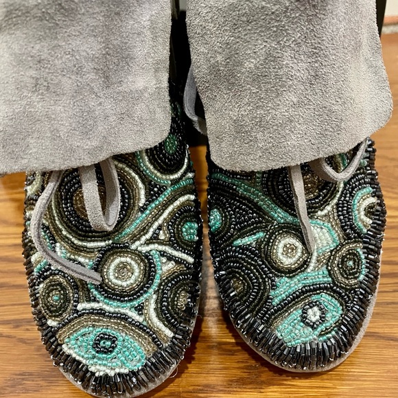 House of Harlow 1960 EUC. EU Sz 37 US Sz 7. Beaded. Dove Grey. - Picture 4 of 9